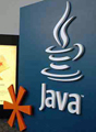Logo del lenguaje de programación Java, sobre fondo azul oscuro y con una forma de estrella color naranja en su parte inferior izquierda.