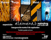 Cartel promocional de la exposición 'elemets', en el que se ven imágenes que simbolizan la madera, el fuego la tierra el metal y el agua.