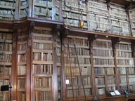 Imagen de la biblioteca Angelica, que afirma ser la primera biblioteca en Europa abierta al público y tiene una gran colección de libros raros y manuscritos.