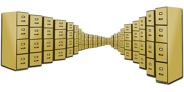 Conjunto interminable de armarios archivadores de cuatro cajones