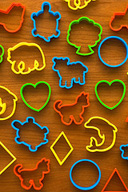 Un conjunto de formas diferentes (siluetas de tortuga, corazón, oso, árbol, etc.).