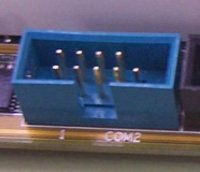 Conector de tipo serie interno situado en la placa base.