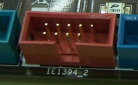 onector de tipo firewire interno situado en la placa base.