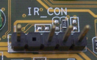 Vista del conector para el modulo de infrarrojos sobre la placa base