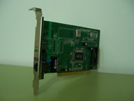 Tarjeta de red de tipo PCI con su conector  RJ45  hembra.