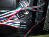 Conectores delos cables del panel  frontal del botón de encendido, de reset, y de los leds de funcionamiento.