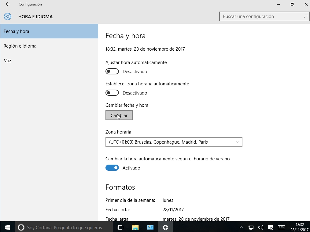 Captura de pantalla de Windows 10 donde aparece la configuración de la fecha e idioma del sistema.